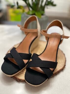 Lucky Brand women’s wedge black size 9